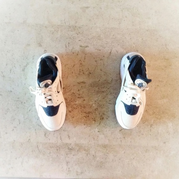 ❌SOLD❌Nike air huaraches - Picture 2 of 4